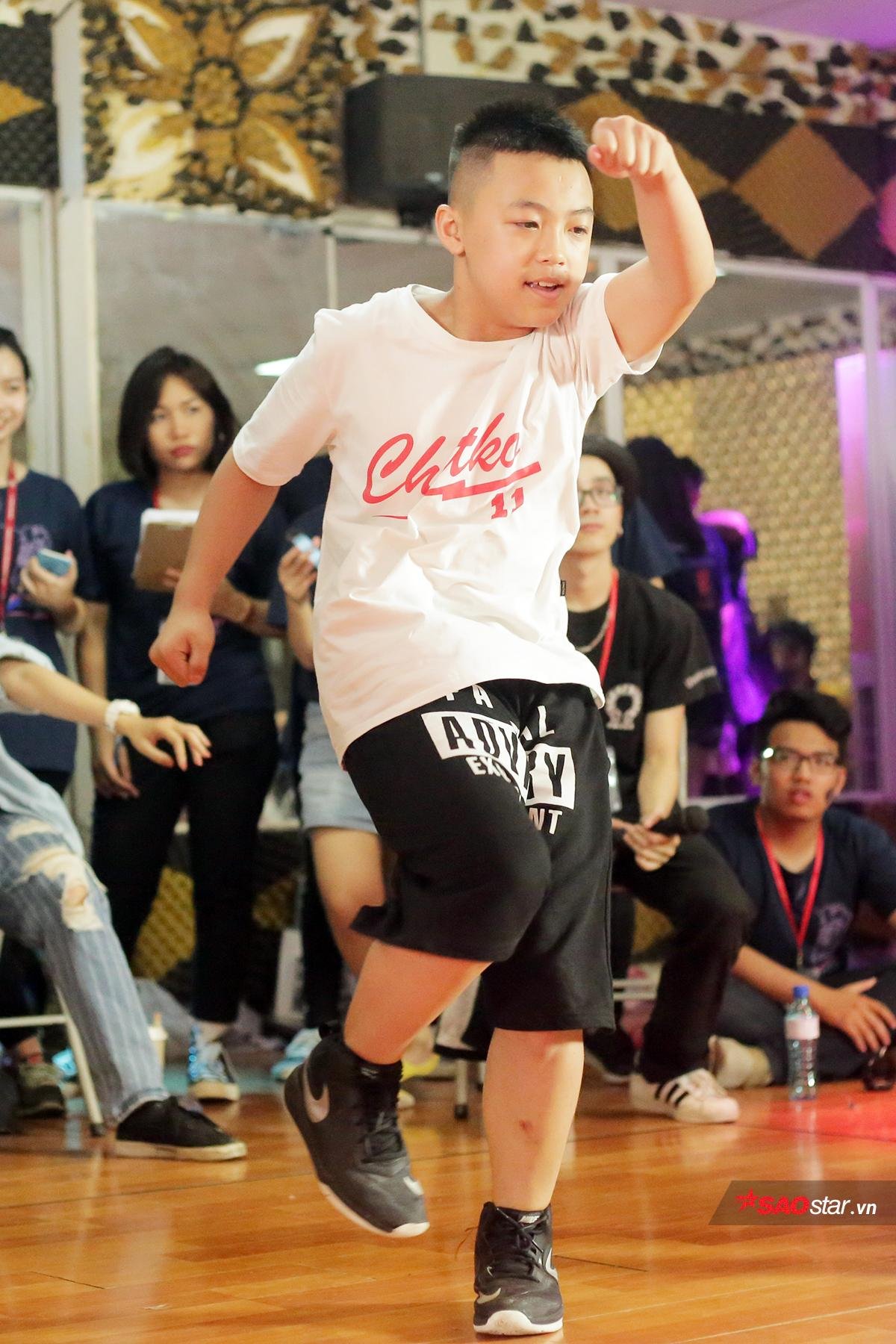 Tròn mắt ngắm bước nhảy hiphop máu lửa của các dancer nhí Ảnh 8