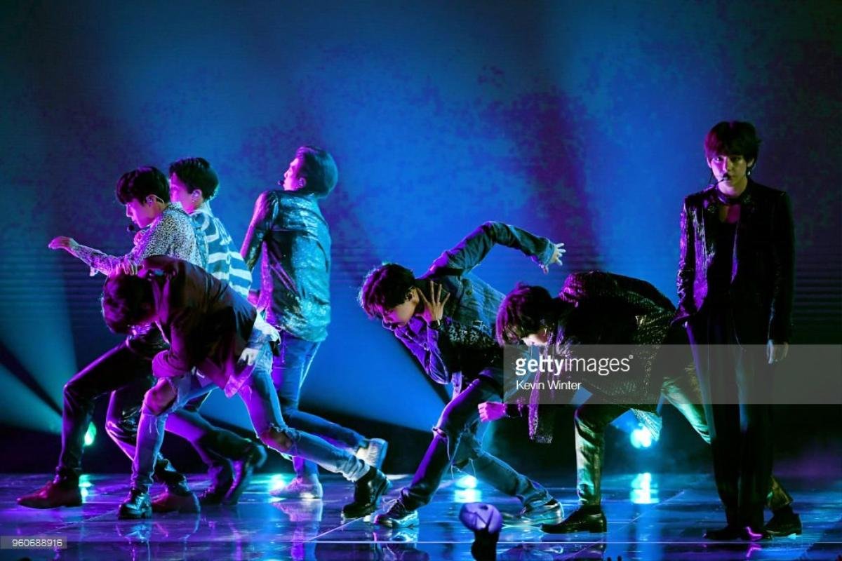 Điều tất cả mong chờ đây: BTS đem siêu hit 'Fake Love' đổ bộ BBMAs 2018, khoe bụng 6 múi 'bỏng mắt' Ảnh 1