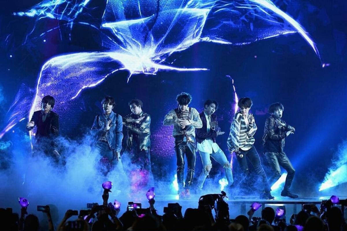 Điều tất cả mong chờ đây: BTS đem siêu hit 'Fake Love' đổ bộ BBMAs 2018, khoe bụng 6 múi 'bỏng mắt' Ảnh 12