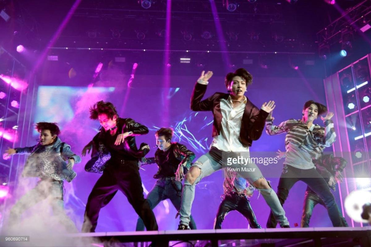 Điều tất cả mong chờ đây: BTS đem siêu hit 'Fake Love' đổ bộ BBMAs 2018, khoe bụng 6 múi 'bỏng mắt' Ảnh 8