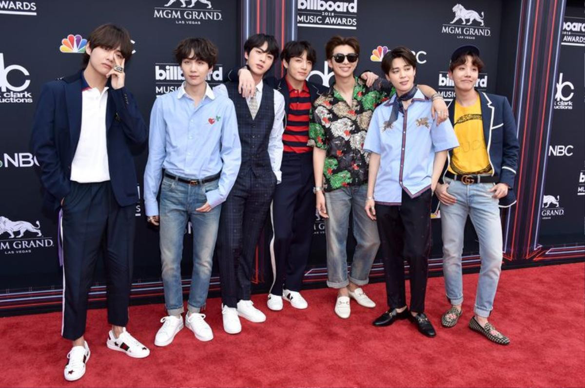 Nhóm nhạc BTS gây 'náo loạn' thảm đỏ Billboard với trang phục trẻ trung của Gucci Ảnh 1