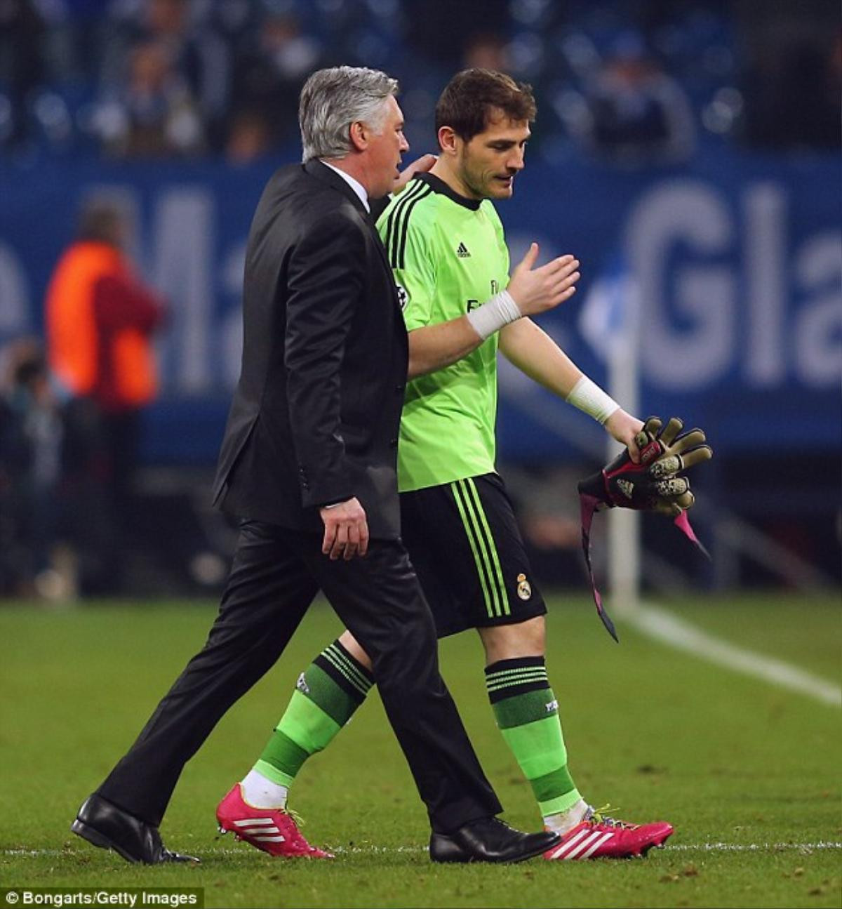 Iker Casillas: Vị thánh sống giữa những thần thoại thành Madrid Ảnh 9