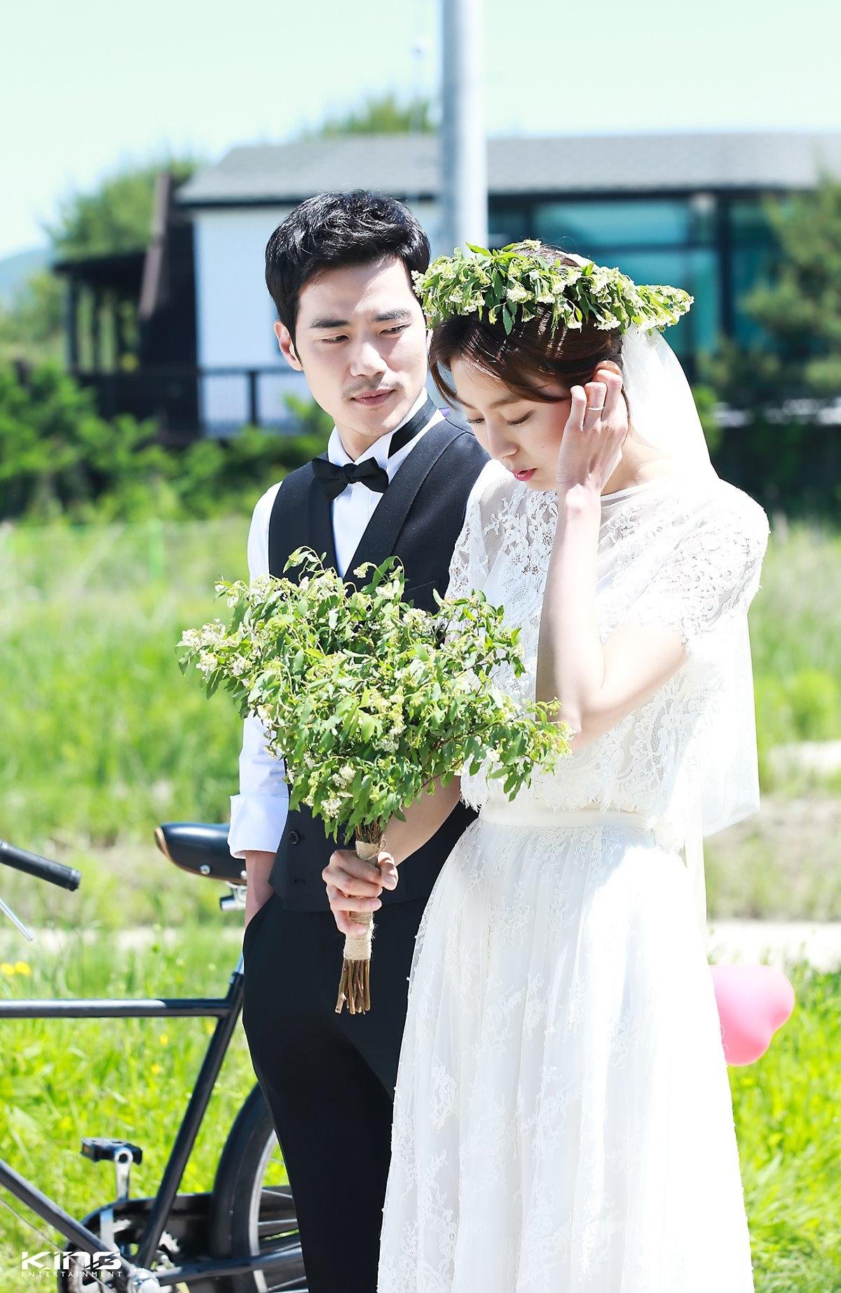 Bất ngờ trước bộ ảnh cưới 'cổ tích' đẹp mê hồn của UEE và Kim Kang Woo, nhìn là muốn kết hôn Ảnh 7