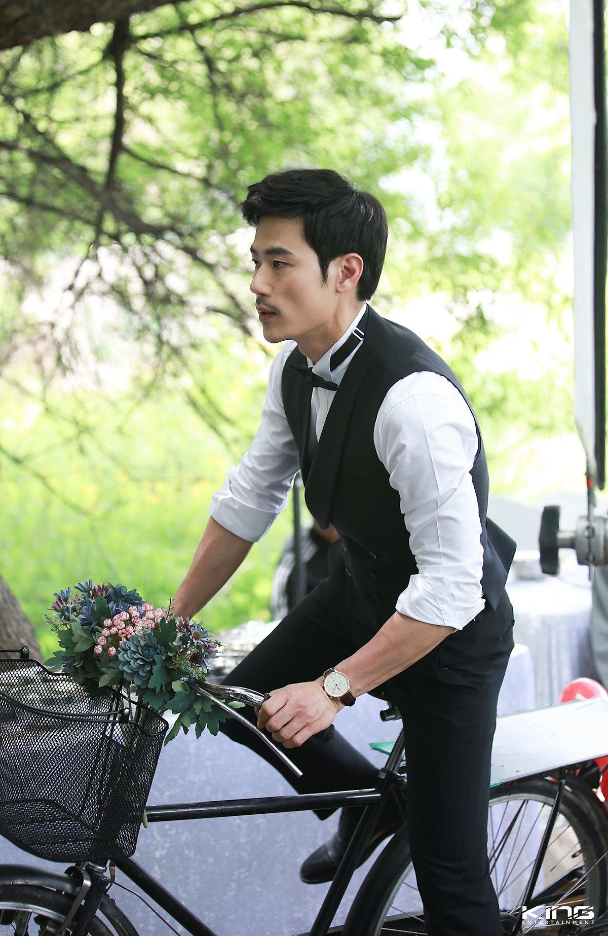 Bất ngờ trước bộ ảnh cưới 'cổ tích' đẹp mê hồn của UEE và Kim Kang Woo, nhìn là muốn kết hôn Ảnh 2