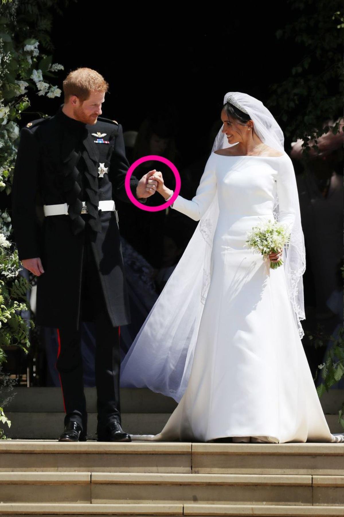 Khác biệt về cử chỉ của Harry - Meghan và William - Kate trong ngày cưới nói lên điều gì? Ảnh 7