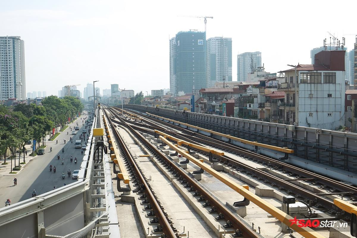 Khung cảnh đường phố Hà Nội đầy khác lạ khi nhìn từ khoang tàu tuyến đường sắt trên cao Ảnh 17