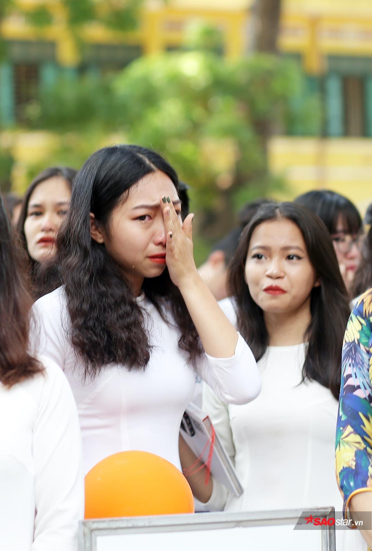 'Đặc sản' trong lễ bế giảng của teen Chu Văn An: 'Cả một trời' gái xinh khiến dân mạng xao xuyến Ảnh 12