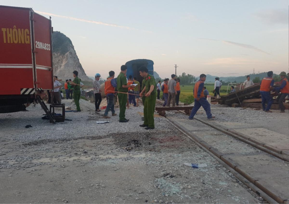 Hiện trường kinh hoàng vụ lật 8 toa tàu hỏa, 2 lái tàu tử vong mắc kẹt trong buồng lái Ảnh 5