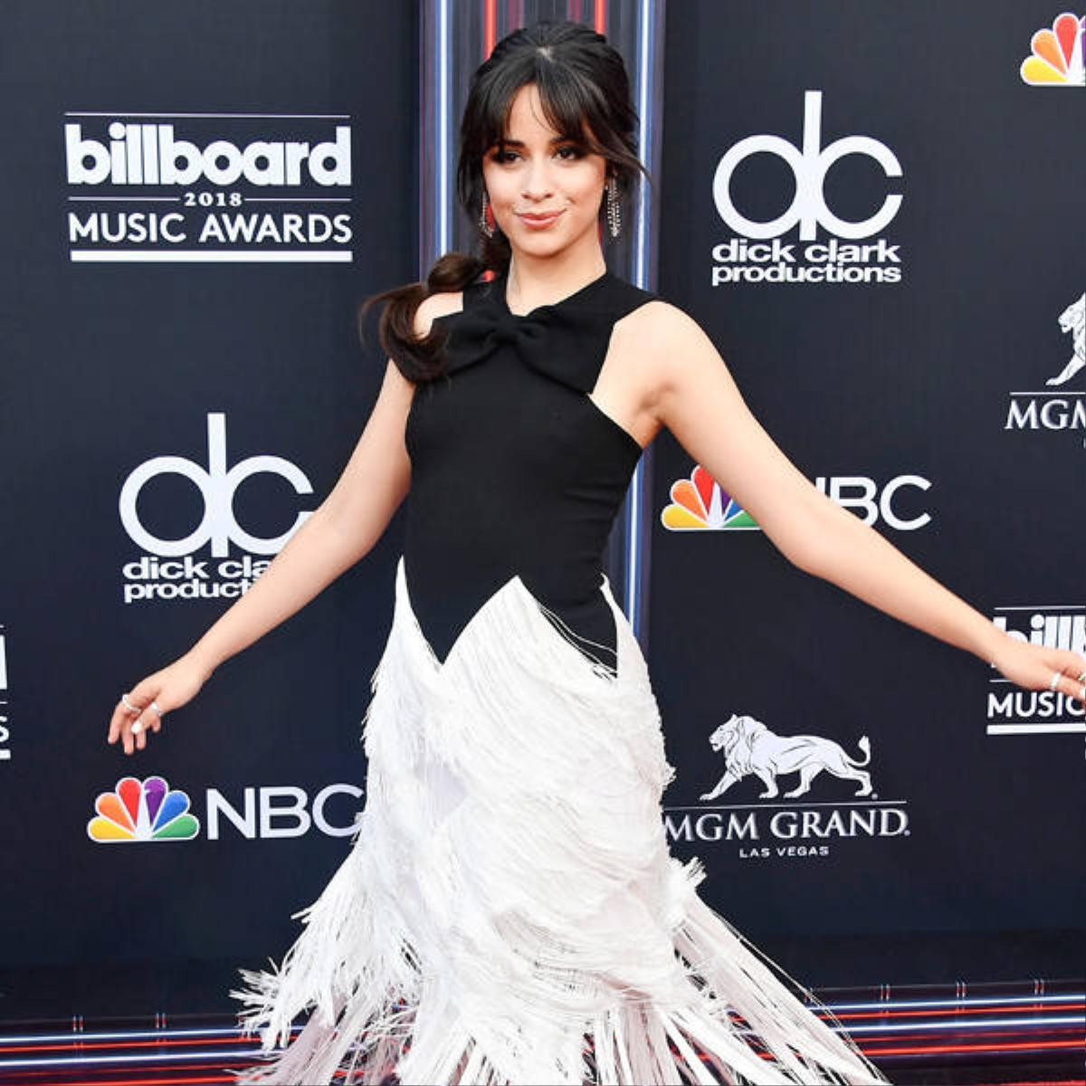 Có ai lên sân khấu 'dư muối' được như Camila Cabello thế này không? Ảnh 1