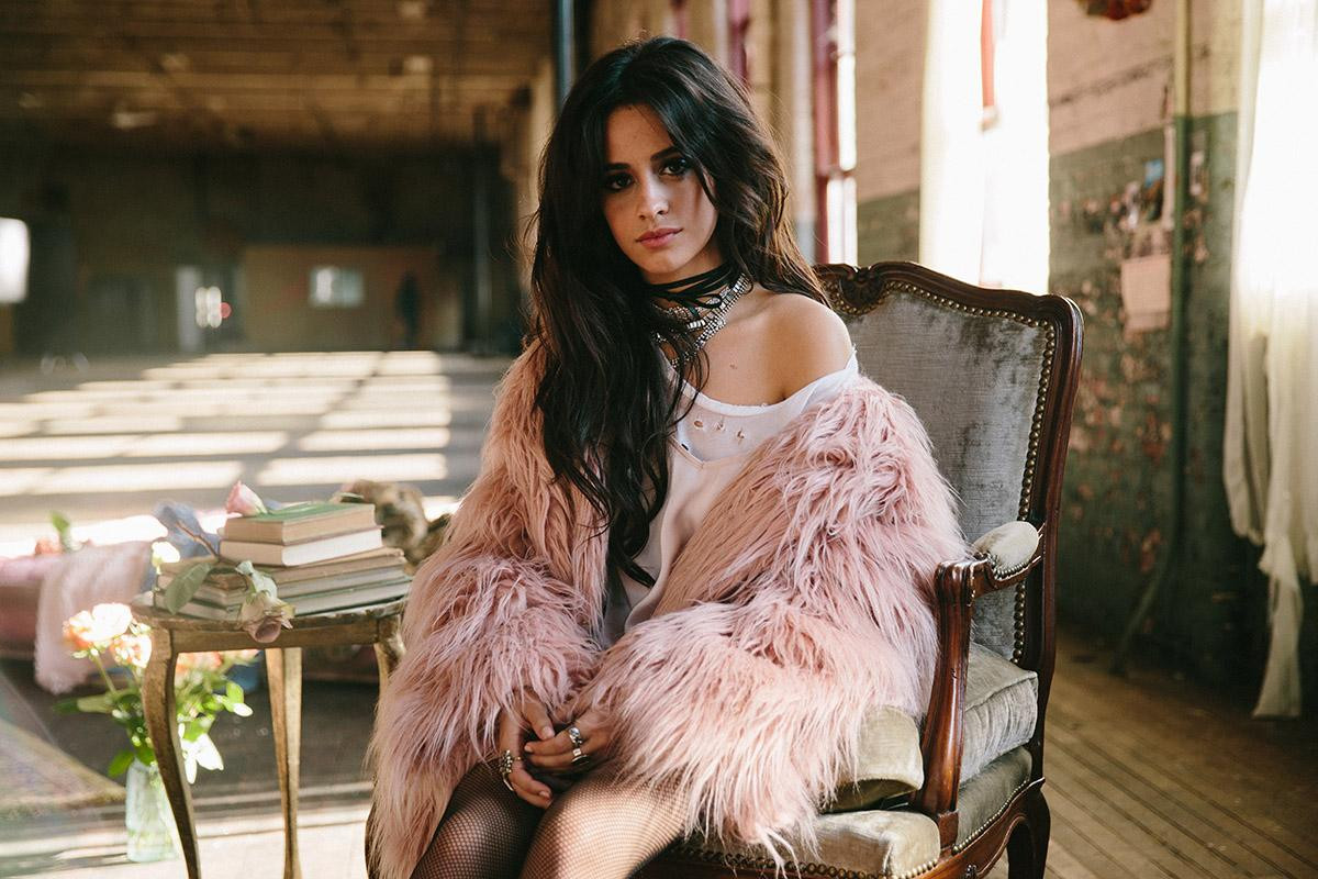 Có ai lên sân khấu 'dư muối' được như Camila Cabello thế này không? Ảnh 4