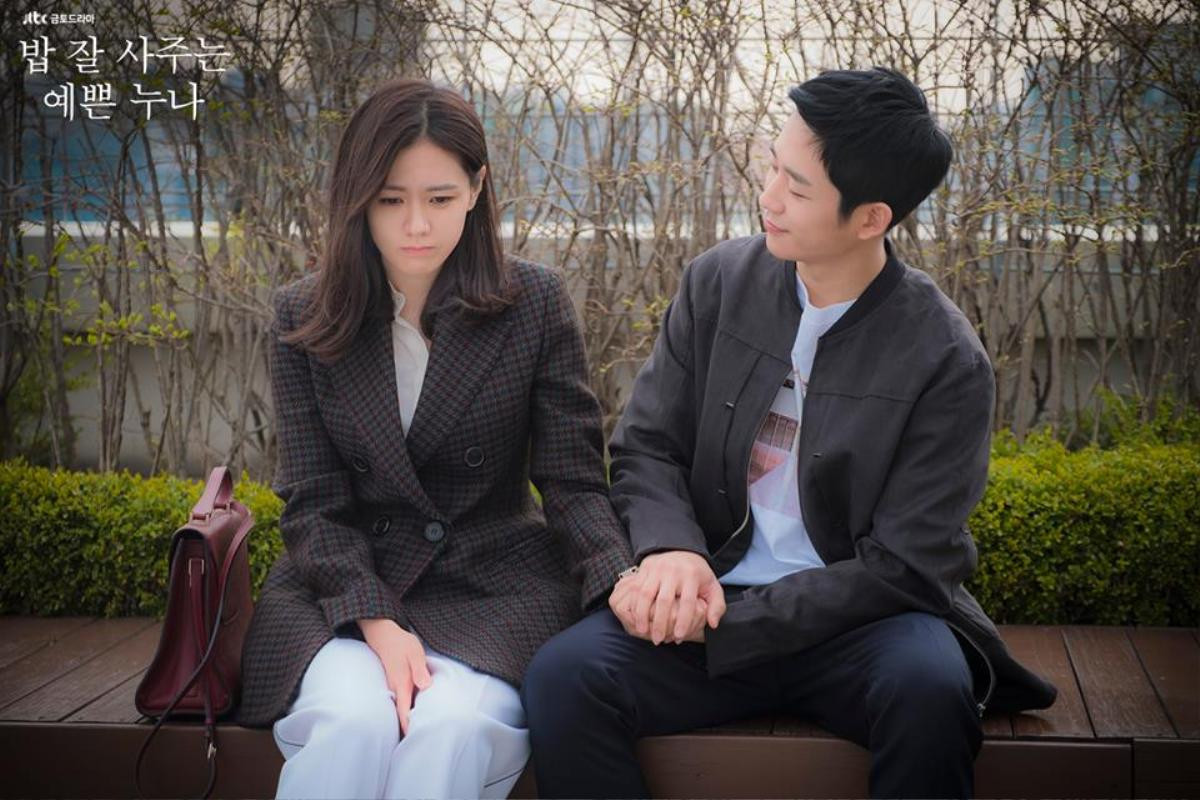 UEE tiết lộ mối quan hệ với Jung Hae In: 'Tôi tự hỏi mình có ổn không nếu gọi điện hay nhắn tin cho cậu ấy' Ảnh 6