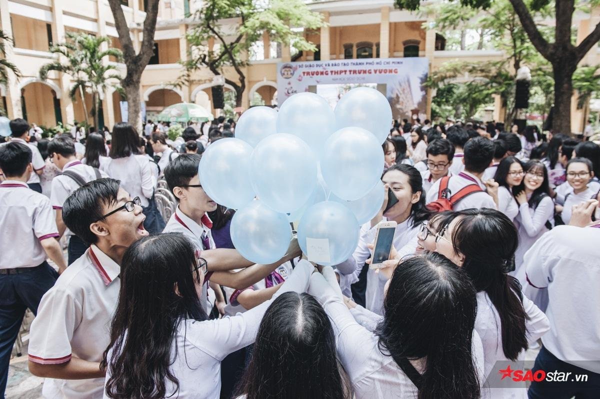 Bịn rịn ngày chia tay cuối cấp ở Sài Gòn: Lời cảm ơn và giọt nước mắt lặng thầm cho thanh xuân đẹp đẽ nhất sắp trôi qua Ảnh 13