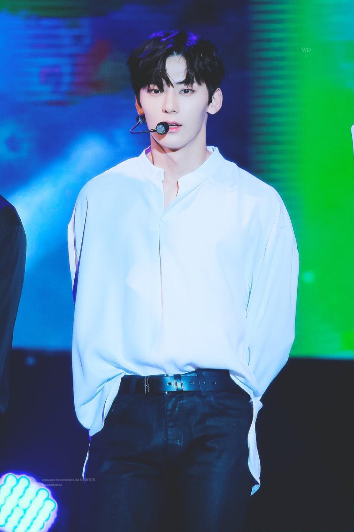 Từng là 'thùng nước lèo', bảo sao fan phát cuồng vì 'tai nạn' lộ 6 múi của Minhyun! Ảnh 14