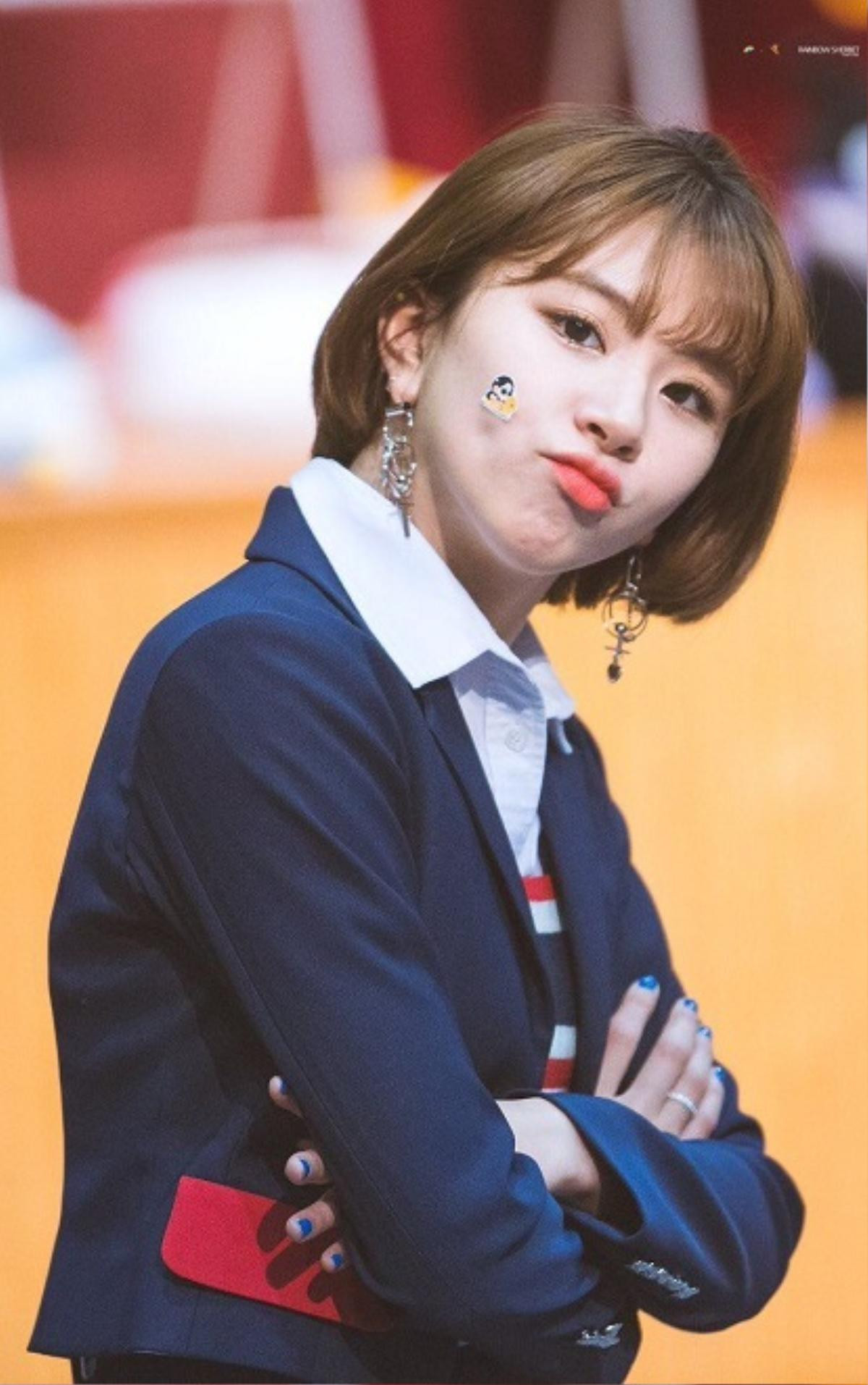 Chỉ chọn điểm nhấn vào đôi mắt, Twice Chaeyoung đã xinh lại càng nổi bật Ảnh 1