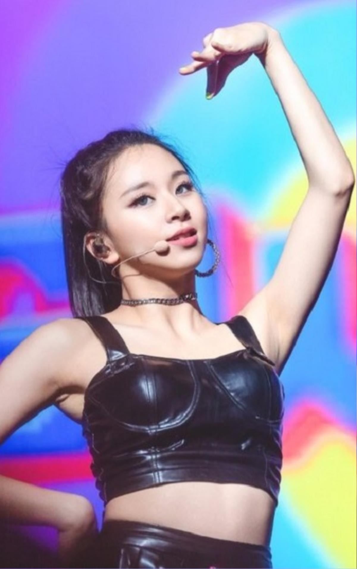 Kiểu trang điểm mới khiến Twice Chaeyoung đã xinh lại càng nổi bật