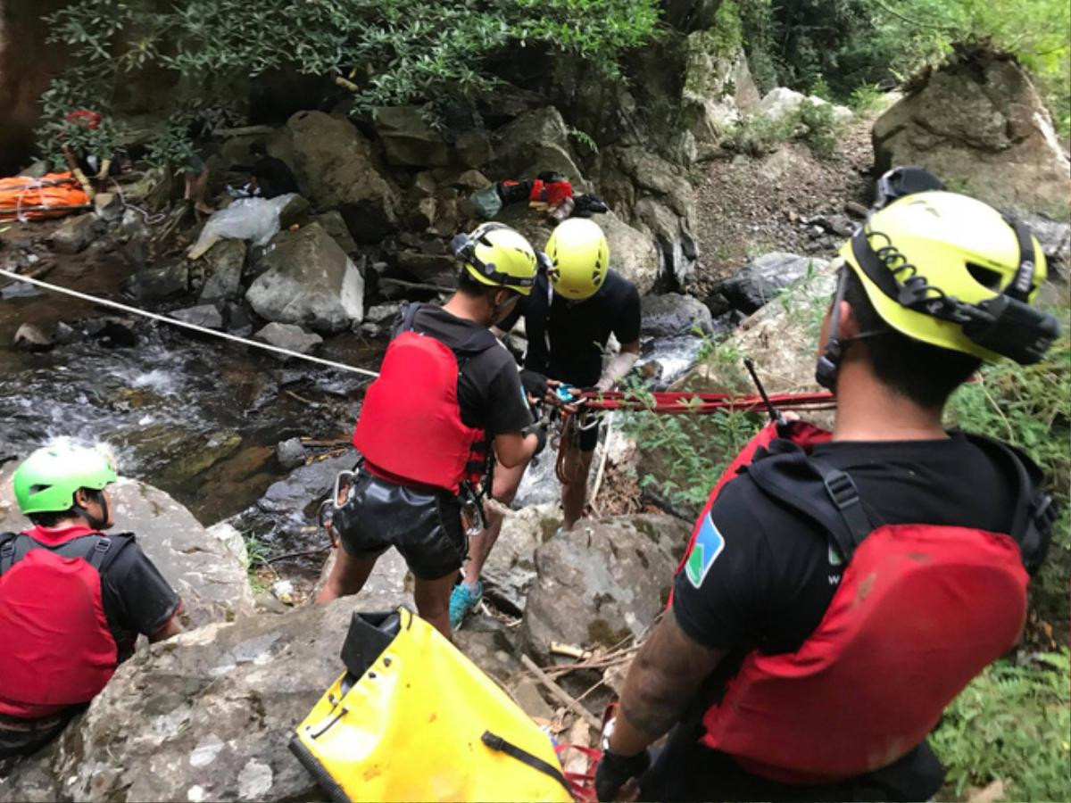 Đoàn cứu hộ kể lại hành trình khốc liệt suốt 3 ngày tìm cách đưa thi thể phượt thủ Thi An Kiện ra khỏi thác Lao Phào để về với gia đình Ảnh 7