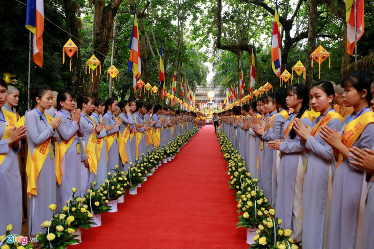 7000 người tham dự Lễ rước Phật qua cầu Trường Tiền ở cố đô Huế Ảnh 4