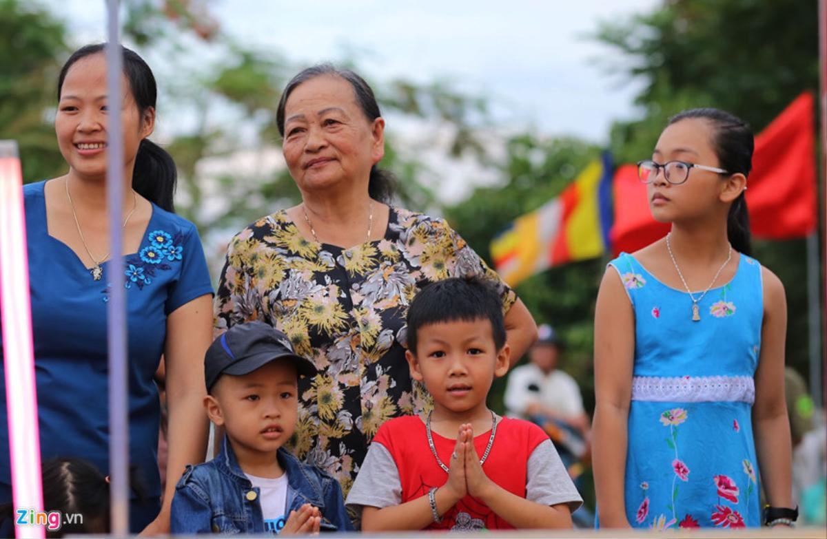 7000 người tham dự Lễ rước Phật qua cầu Trường Tiền ở cố đô Huế Ảnh 8