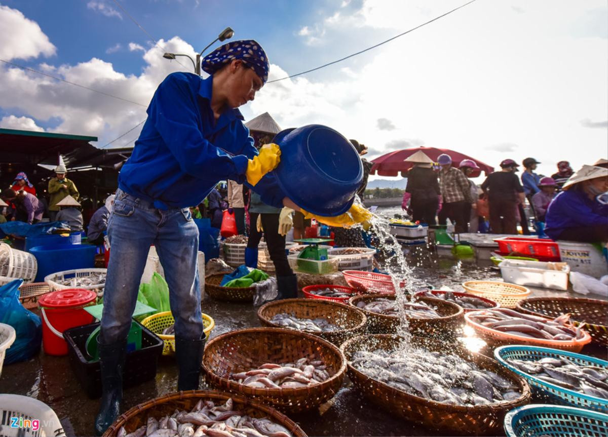 Chợ cá Bến Do nhộn nhịp lúc bình minh Ảnh 4