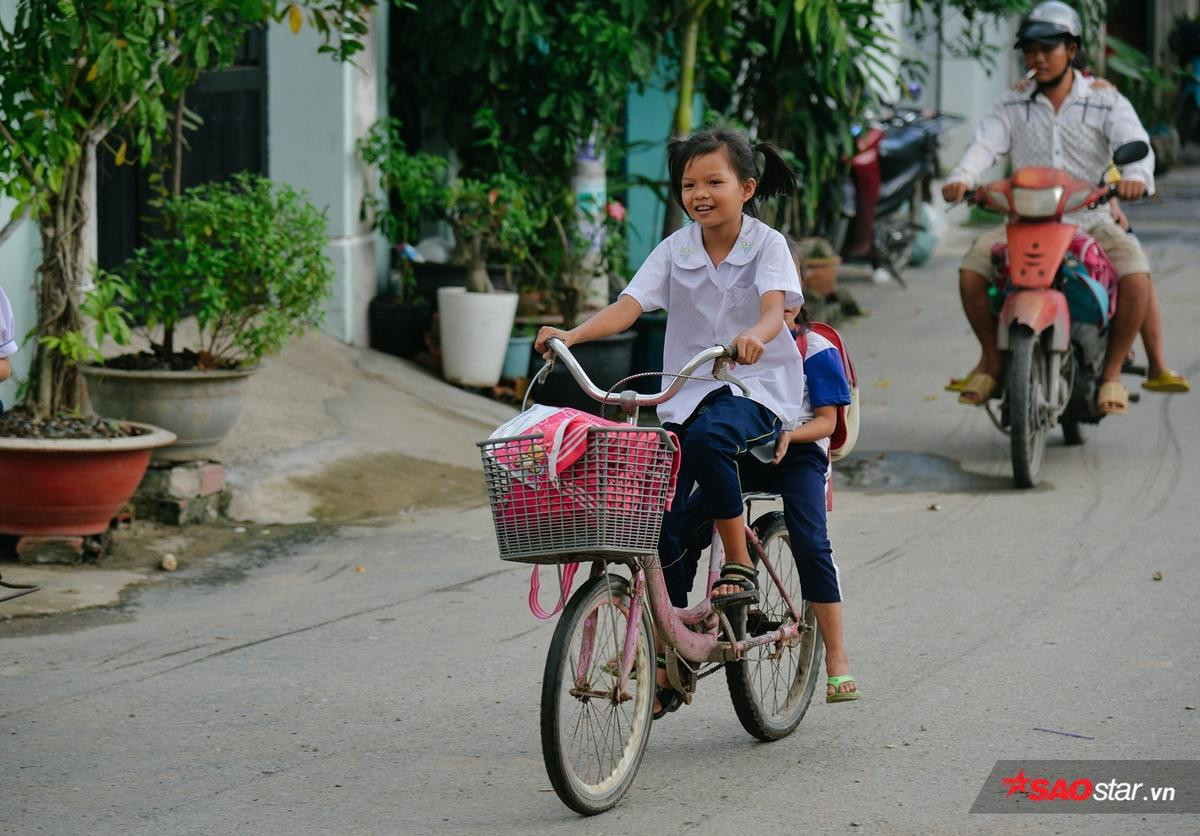 Những đứa trẻ chân đất ngày ngày theo học con chữ ở Sài Gòn Ảnh 11