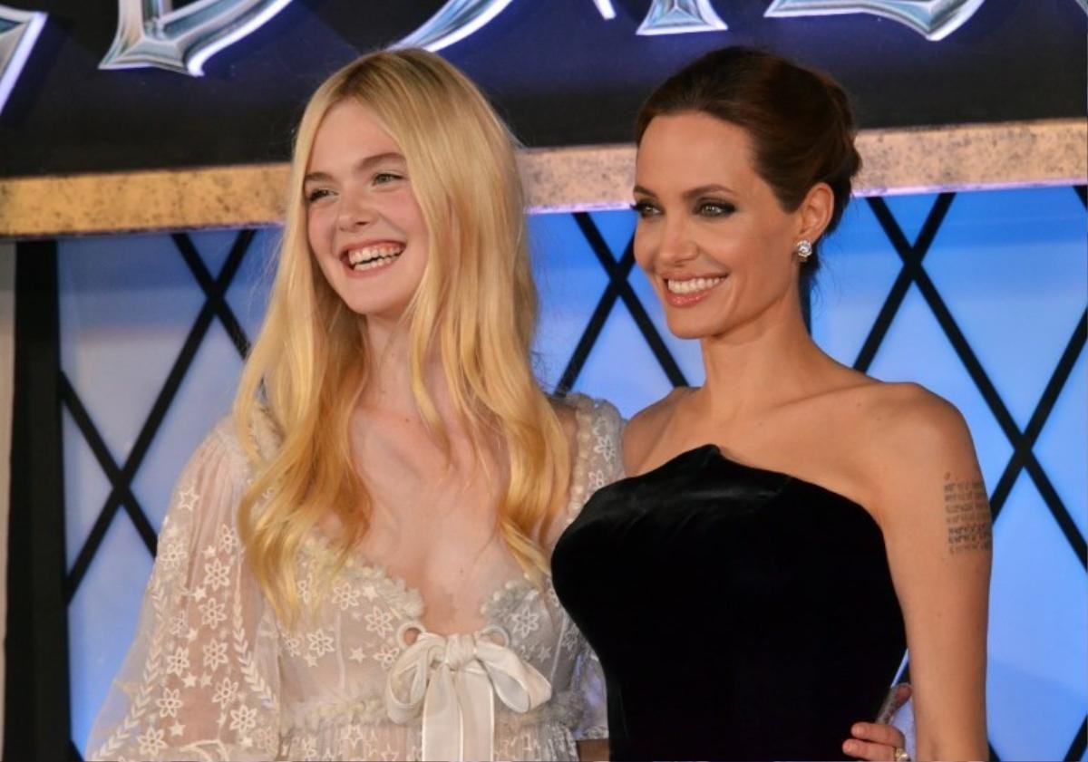 'Công chúa Aurora' Elle Fanning và 'Tiên Hắc Ám' Angelina Jolie nhí nhố trên phim trường 'Maleficent 2' Ảnh 6