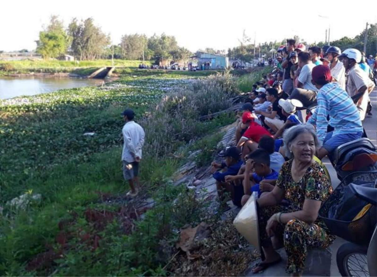 Hàng trăm người theo dõi tìm kiếm thi thể nam thanh niên đuối nước trên sông Bàn Thạch Ảnh 1