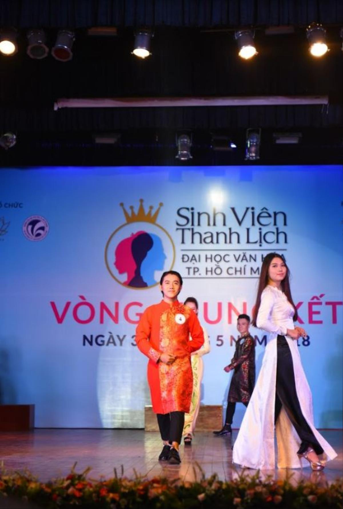 Chung kết Sinh viên thanh lịch ĐH Văn hóa TP.HCM: Ngắm dàn trai xinh gái đẹp đọ sắc trong thiết kế áo dài - dạ hội của NTK Cao Hùng Ảnh 3