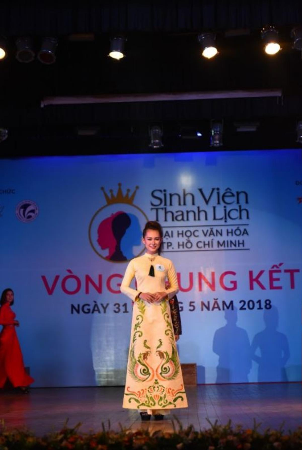 Chung kết Sinh viên thanh lịch ĐH Văn hóa TP.HCM: Ngắm dàn trai xinh gái đẹp đọ sắc trong thiết kế áo dài - dạ hội của NTK Cao Hùng Ảnh 4