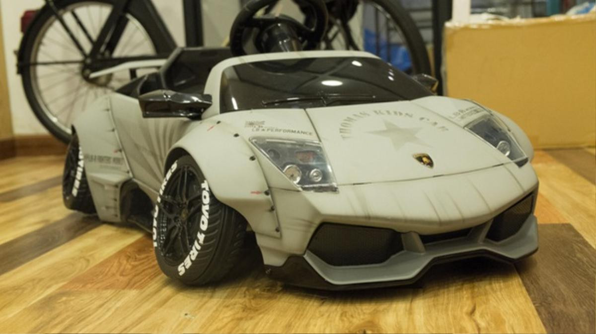 Siêu xe Lamborghini độ 'phiên bản nhí' dành cho trẻ em ngày 1/6 Ảnh 1