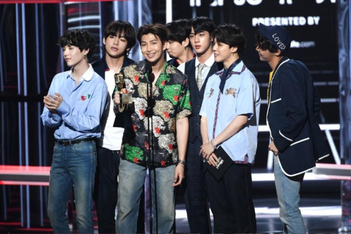 BTS tung bản rock 'Fake Love' cùng ngày Wanna One comeback: Ai sẽ là 'bá chủ' BXH? Ảnh 2