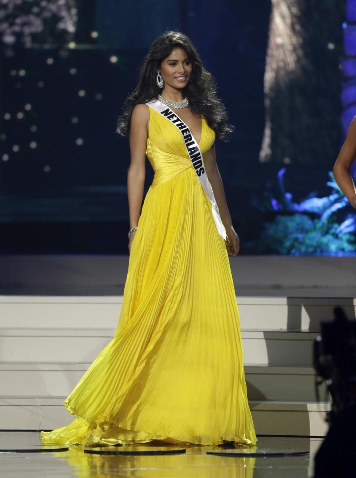 Đây là sắc phục H'Hen Niê nên diện nếu muốn 'làm nên chuyện' ở đấu trường Miss Universe Ảnh 10