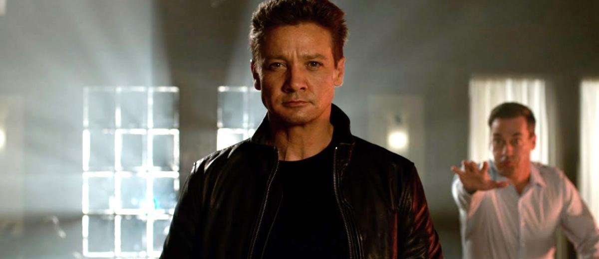 Đóng phim hành động thì không sao, 'Hawkeye' Jeremy Renner lại gãy 2 tay khi quay phim hài 'Tag' Ảnh 2