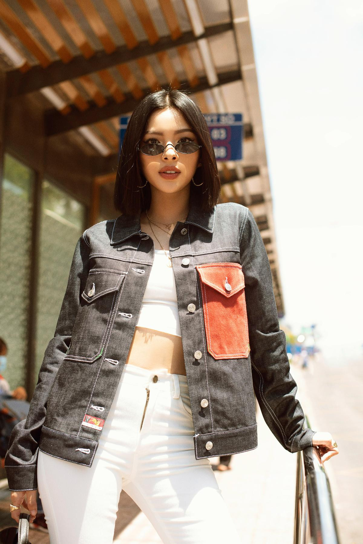 Hết nổi loạn lại 'kool ngầu', Tú Hảo biến hoá tài tình trong bộ ảnh street style Ảnh 4