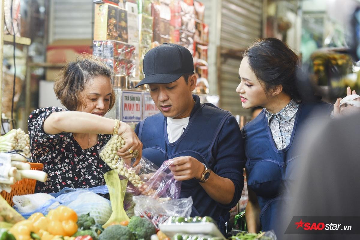 Đi chợ cùng Hương Giang, Trường Giang tố Trấn Thành: 'Nghệ sĩ nổi tiếng mà đi đâu cũng xin' Ảnh 8