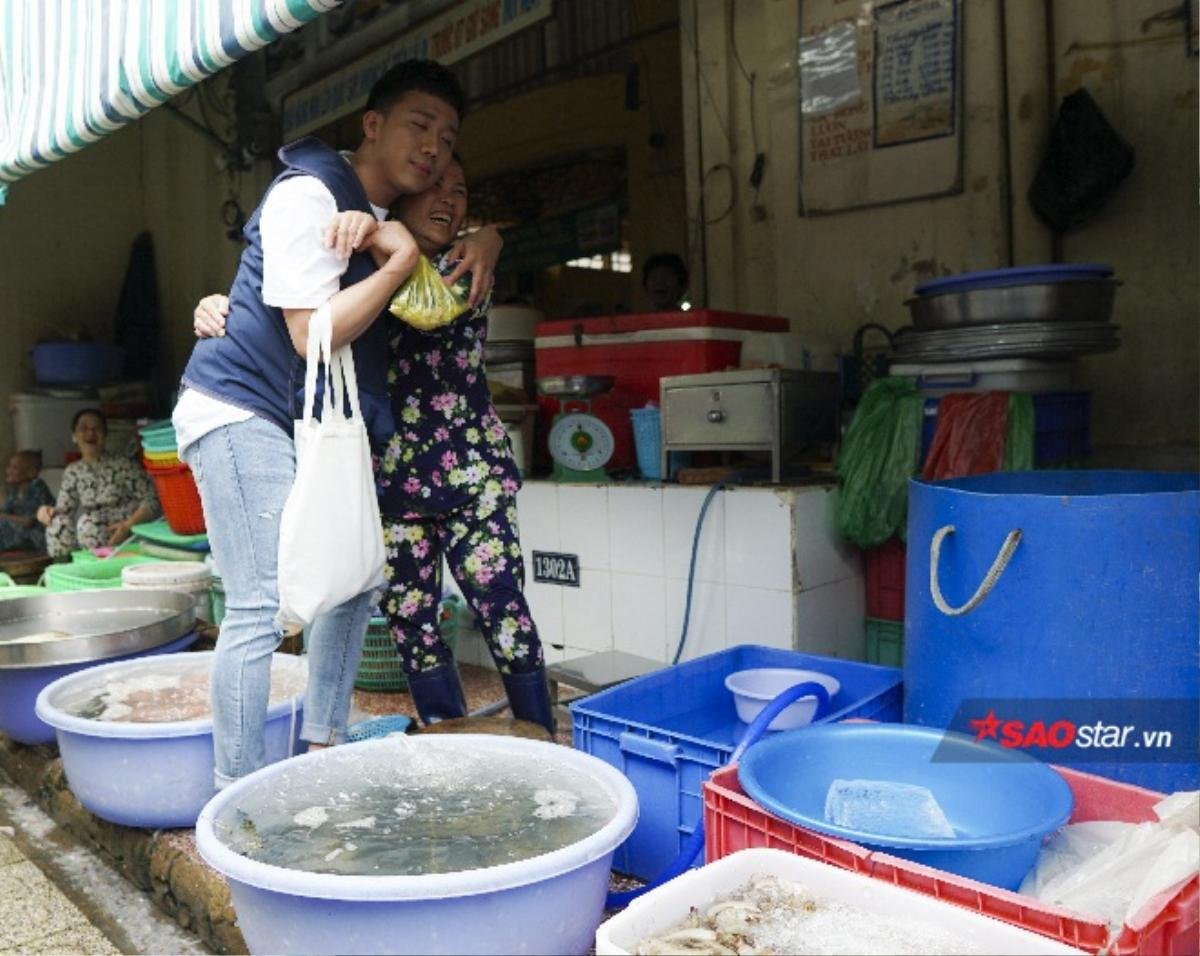 Tuyệt chiêu đi chợ 'có một không hai' của cặp đôi Trấn Thành - Hari Won Ảnh 2