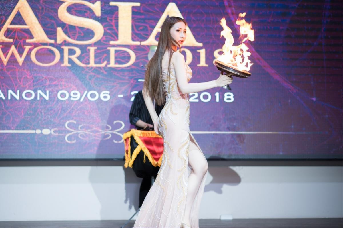 Đại diện Việt Nam tại Miss Asia World 2018 gây xúc động khi kể về quá khứ mồ côi cha mẹ Ảnh 3