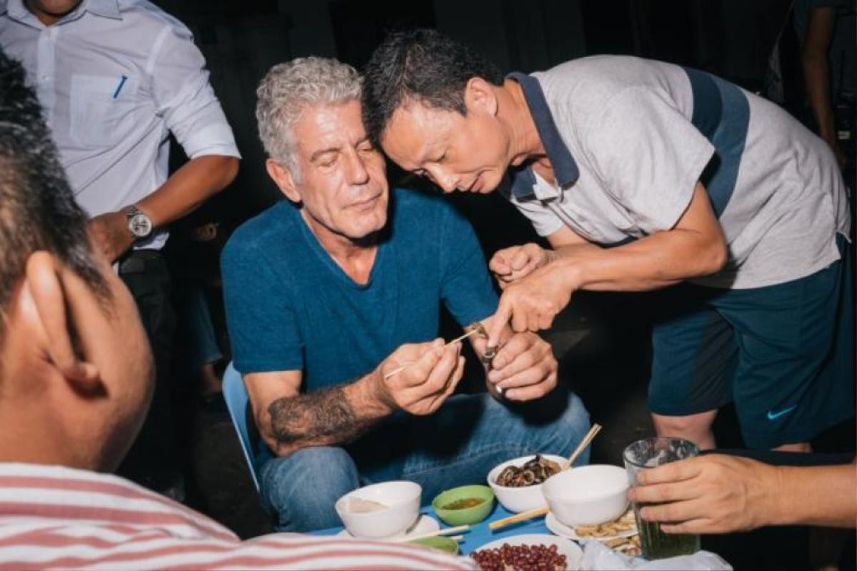 Những hình ảnh đáng nhớ về Anthony Bourdain - đầu bếp 'phải lòng' ẩm thực Việt Ảnh 7