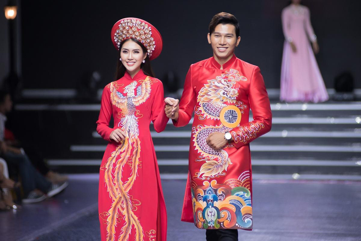 Tường Linh đội mấn 'khủng', làm vedette quyền lực trong show thời trang Ảnh 8