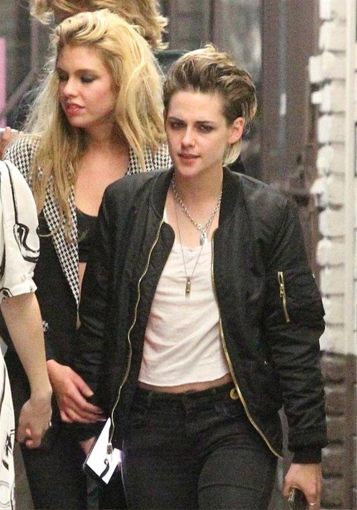 Kristen Stewart cực ngầu khi xuất hiện cùng bạn gái đồng tính trên phố Ảnh 1