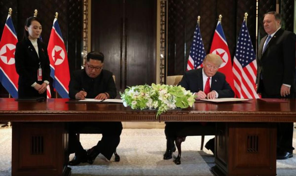 Giải mã chữ ký của Trump trong thỏa thuận lịch sử với Kim Jong-un Ảnh 1