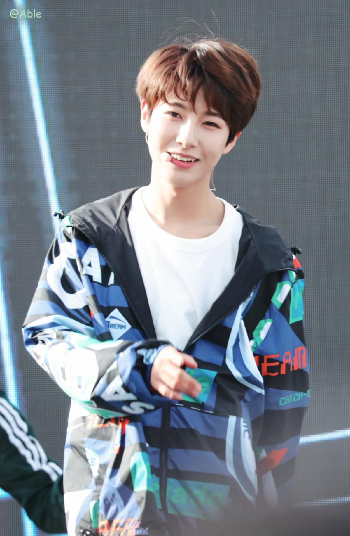 Renjun (NCT) đẹp lên chóng mặt sau khi niềng răng Ảnh 10