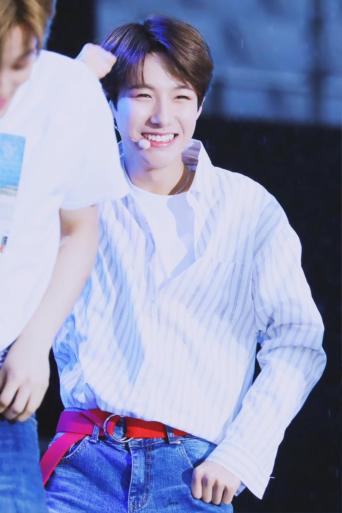 Renjun (NCT) đẹp lên chóng mặt sau khi niềng răng Ảnh 12