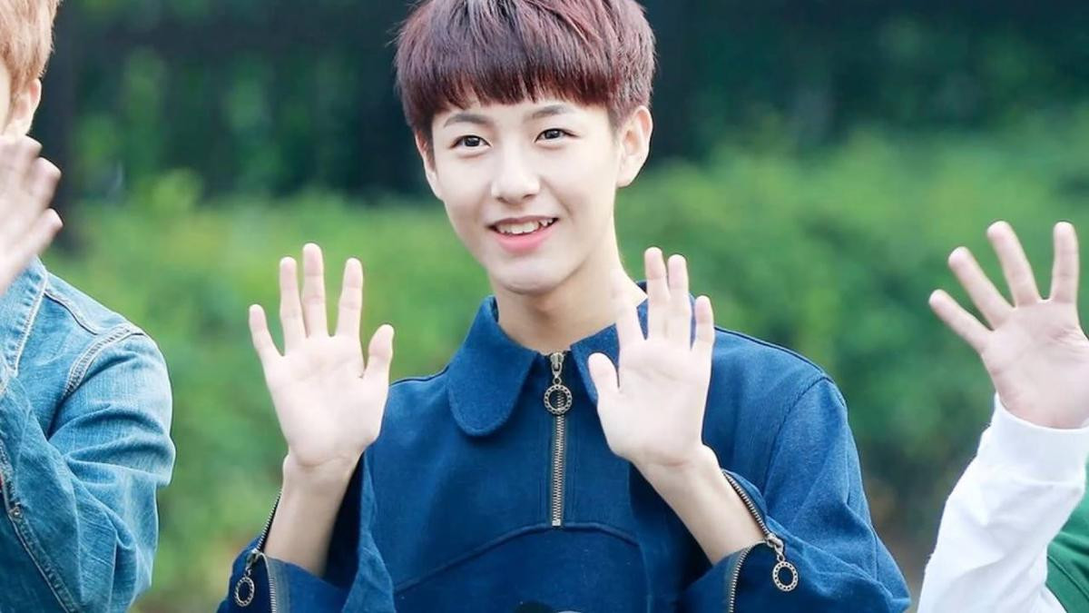 Renjun (NCT) đẹp lên chóng mặt sau khi niềng răng Ảnh 1