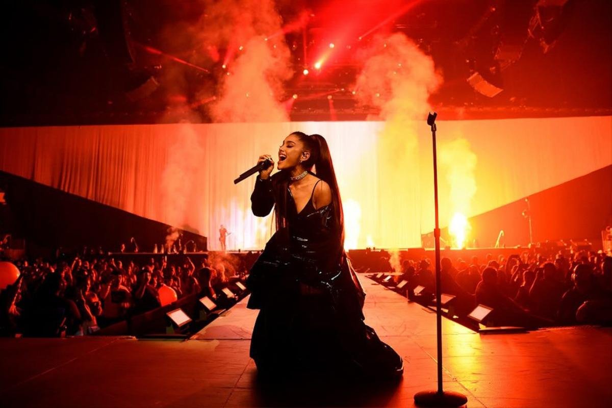 Dangerous Woman ‘nguy hiểm' như đúng cái tên của mình với tuần thứ 100 trên Billboard 200! Ảnh 5