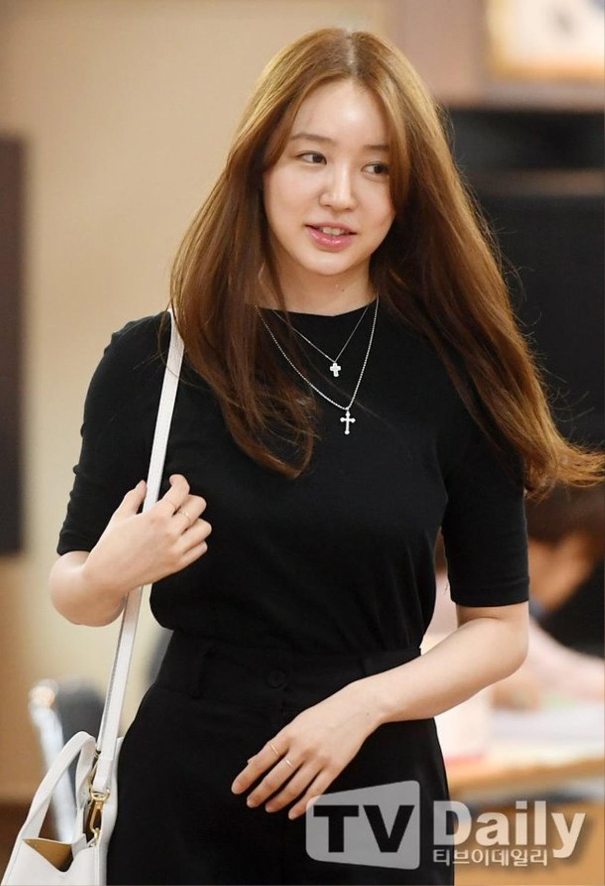 'Cô chủ' Yoon Eun Hye giản dị, tham dự sự kiện trước báo chí truyền thông sau ba năm vắng bóng Ảnh 7