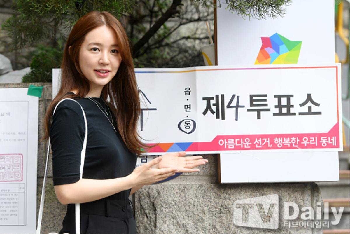 'Cô chủ' Yoon Eun Hye giản dị, tham dự sự kiện trước báo chí truyền thông sau ba năm vắng bóng Ảnh 15