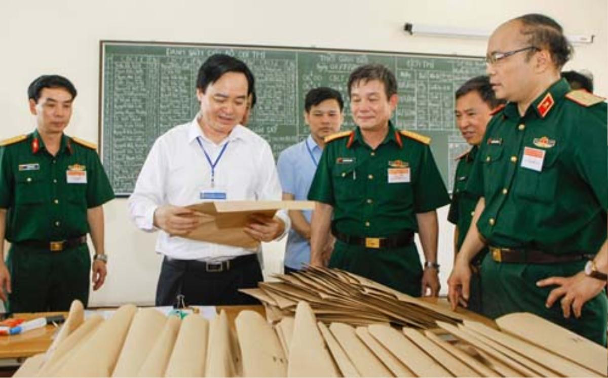 Bắt đầu in sao hơn 700.000 đề thi THPT Quốc gia 2018: Hà Nội huy động máy siêu tốc, làm tăng ca Ảnh 1