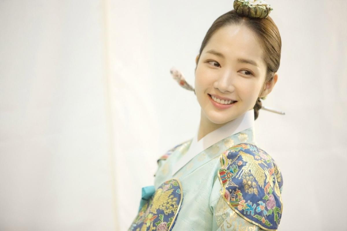 Vì sao khán giả mê mẩn tạo hình của Park Min Young trong 'Thư ký Kim'? Ảnh 7