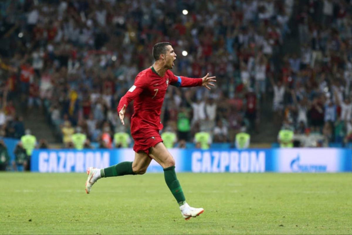 Những kỷ lục vô tiền khoáng hậu được Ronaldo lập nên sau cú hat-trick Ảnh 1