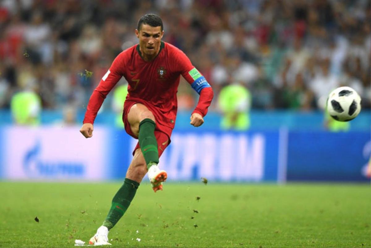 Những kỷ lục vô tiền khoáng hậu được Ronaldo lập nên sau cú hat-trick Ảnh 2